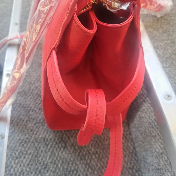 NWOT Cynthia Rowley 100% leather bag. - Picture 12 of 14